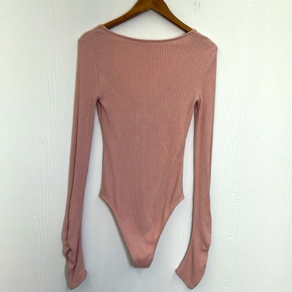 Free People - Cozy Up With Me Pink Salt Ribbed Long Sleeve Deep V Bodysuit Small - Picture 12 of 12